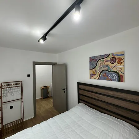 Warm Bright With Fast Wi-fi Free Parking *