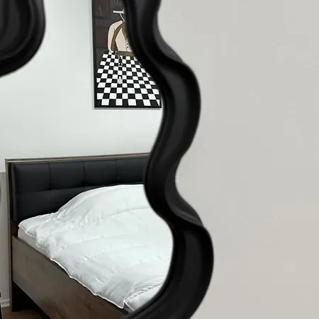 Warm Bright With Fast Wi-fi Free Parking Apartment