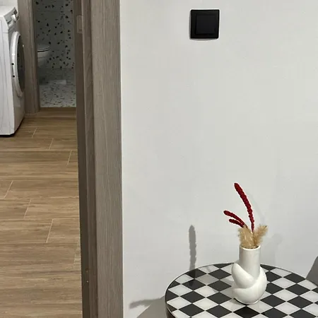 Warm Bright With Fast Wi-fi Free Parking Apartment