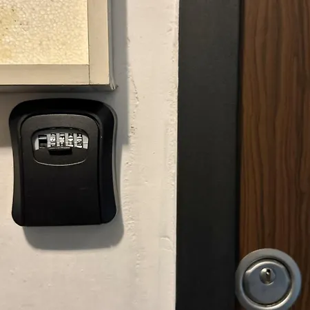 Warm Bright With Fast Wi-fi Free Parking