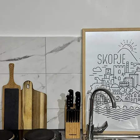 Warm Bright With Fast Wi-fi Free Parking Apartment