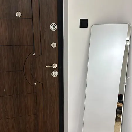 Warm Bright With Fast Wi-fi Free Parking Apartment